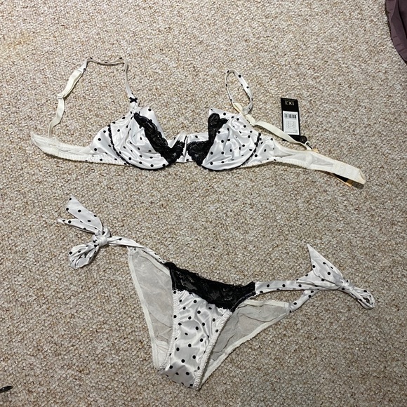 Dita Von Teese Von Follies White Polka Dot Set - Picture 2 of 8